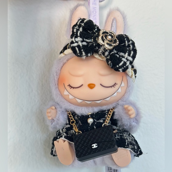 NEW AUTHENTIC POP MART THE MONSTERS HAVE A SEAT HAS - Zizi -Designer Outfit